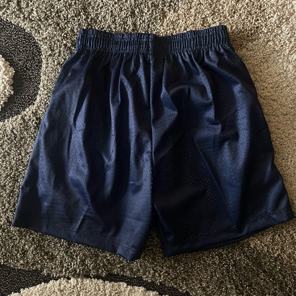 Michigan Crisp Shorts - Picture 2 of 3